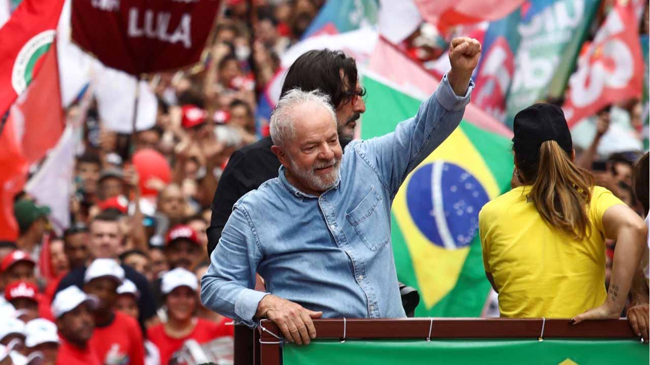 Lula da Silva gana el balotaje en Brasil y logra un cuarto mandato tras remontar la primera vuelta